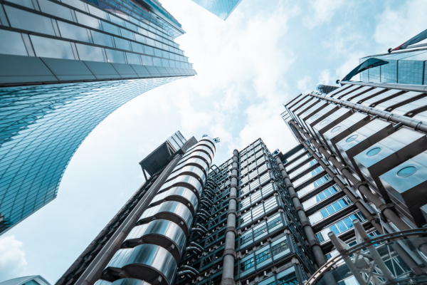Structuring logistics and data centre investments: Why governance matters 